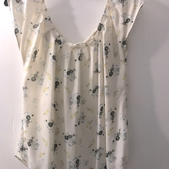Lauren Conrad cap sleeve floral top - Picture 1 of 5